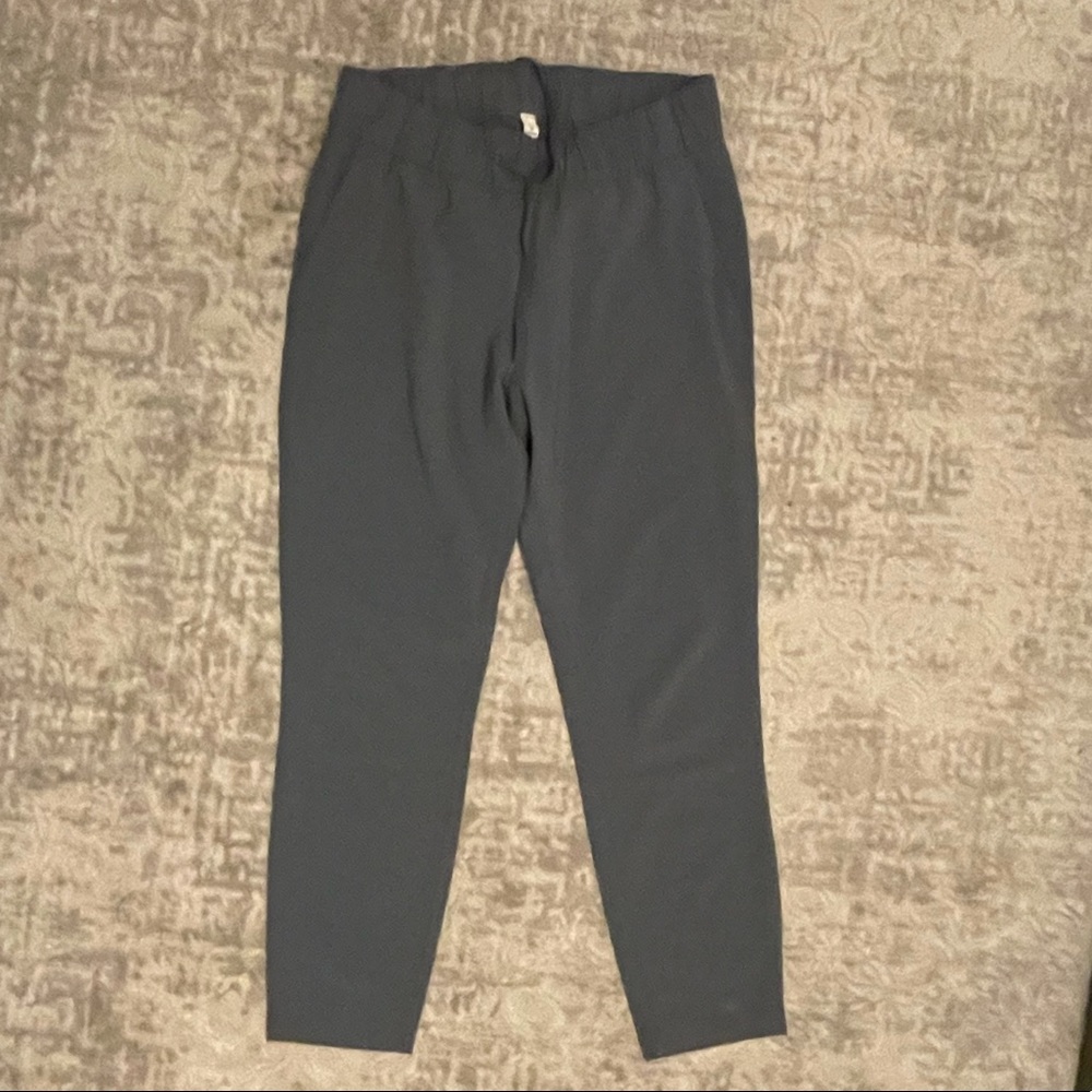 Lululemon On The Fly Pant size 6